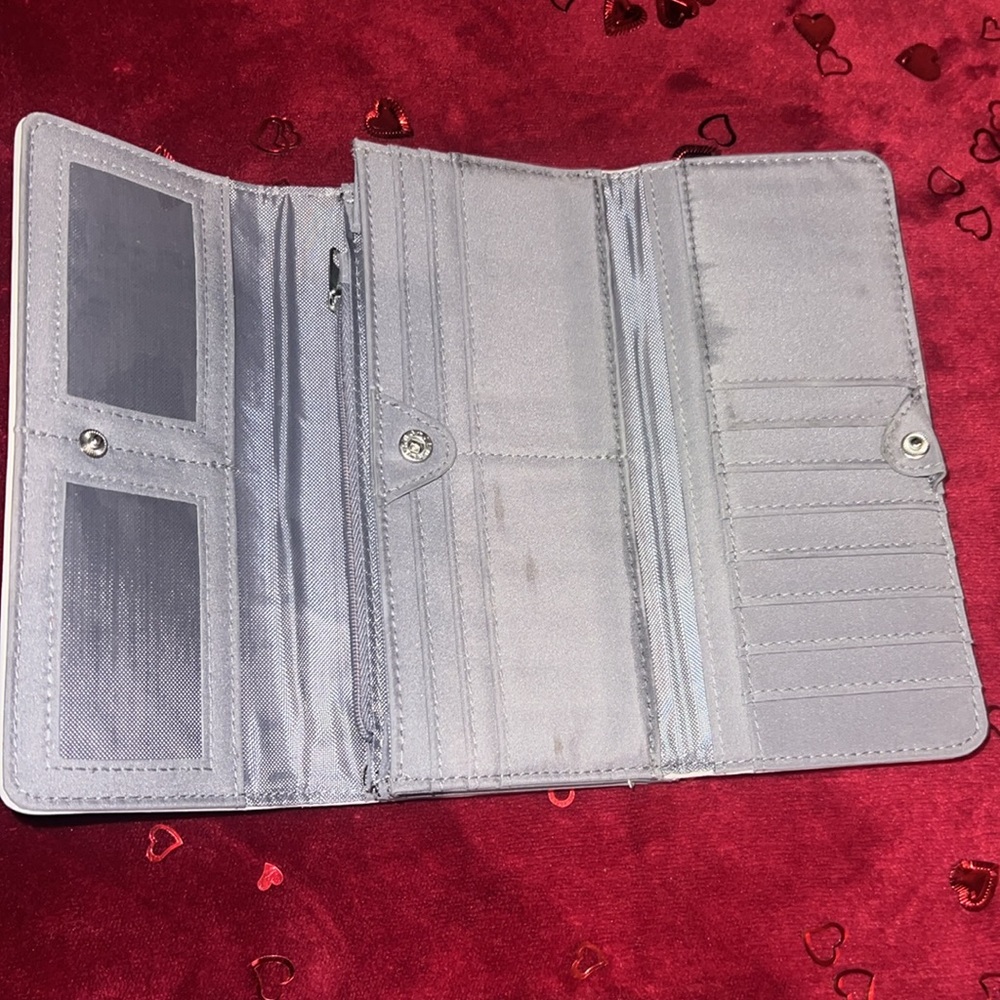 Beautiful & Spacious Wallet!! - Picture 4 of 7
